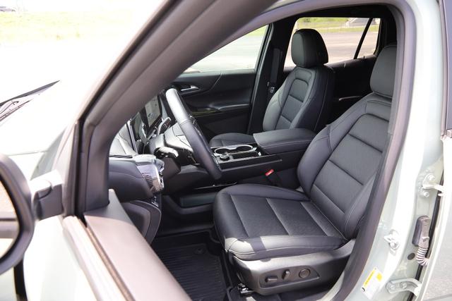 Chevrolet Equinox Vehicle Image 09