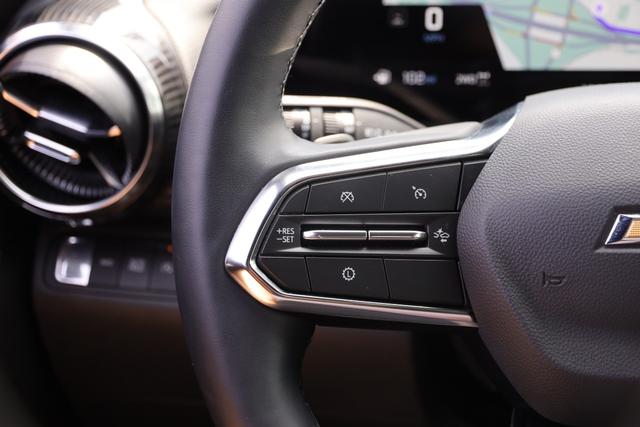 Chevrolet Equinox Vehicle Image 12