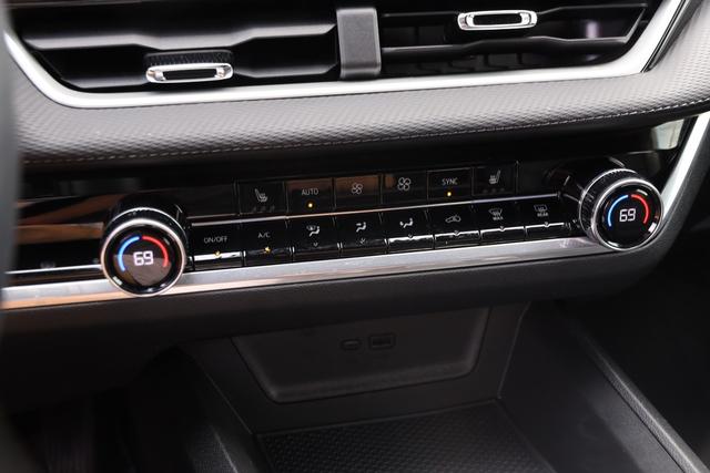 Chevrolet Equinox Vehicle Image 19