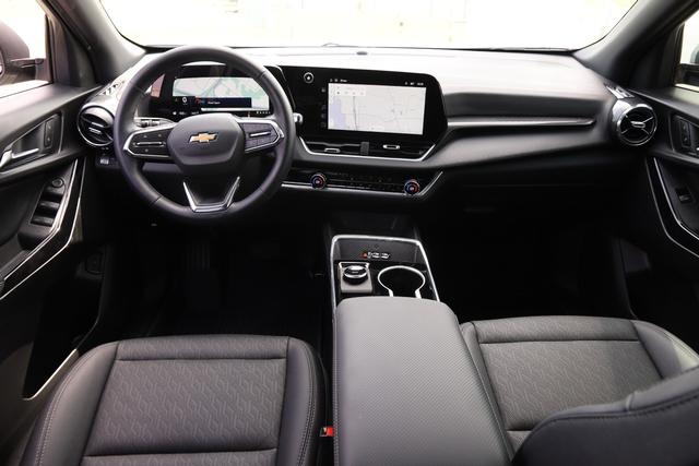 Chevrolet Equinox Vehicle Image 23