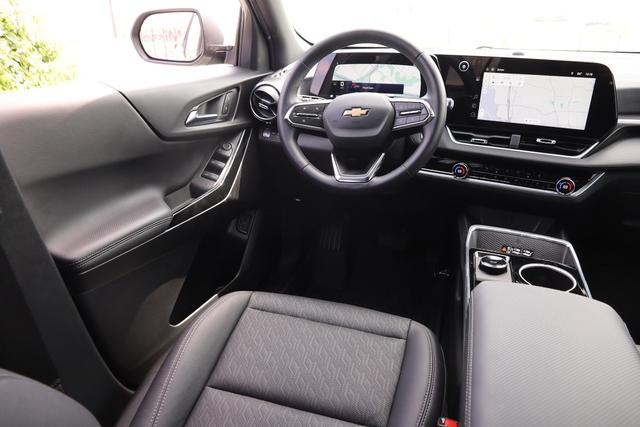 Chevrolet Equinox Vehicle Image 24