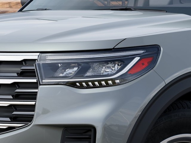 Ford Explorer Vehicle Image 18