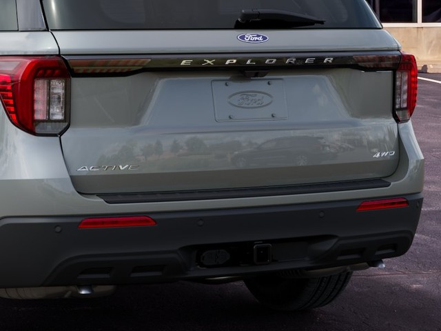 Ford Explorer Vehicle Image 23