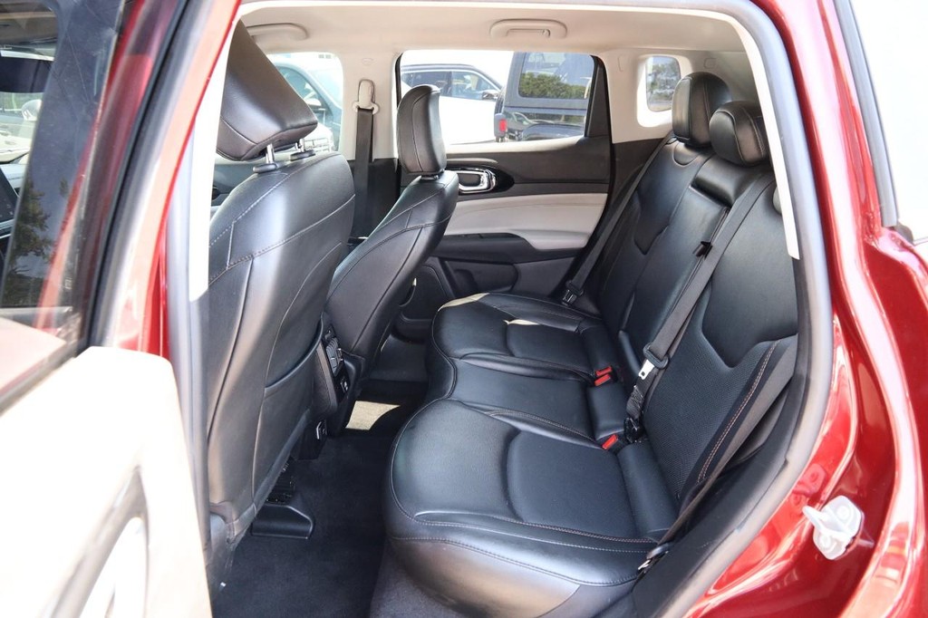 Jeep Compass Vehicle Image 09