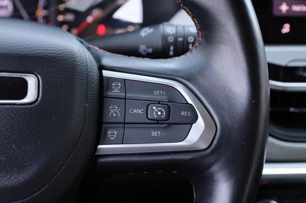 Jeep Compass Vehicle Image 12