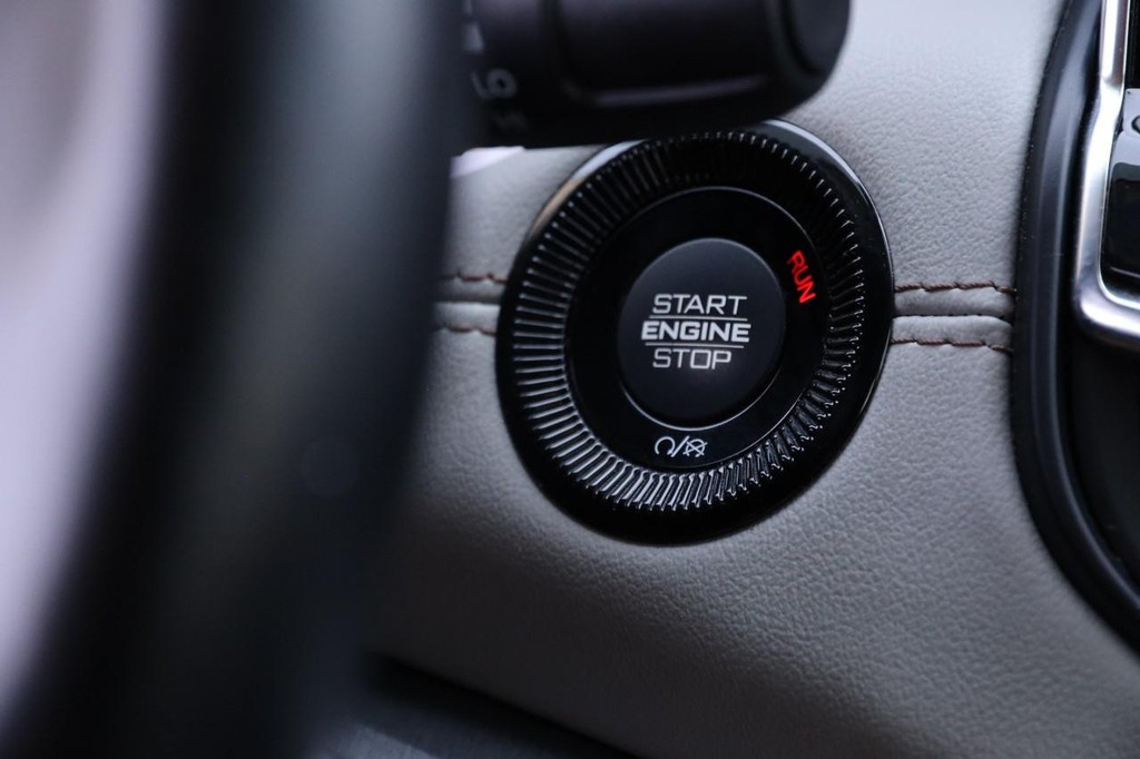 Jeep Compass Vehicle Image 14