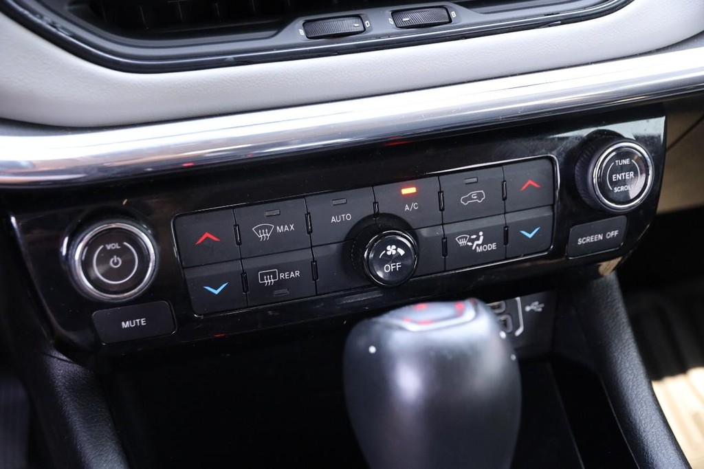 Jeep Compass Vehicle Image 18