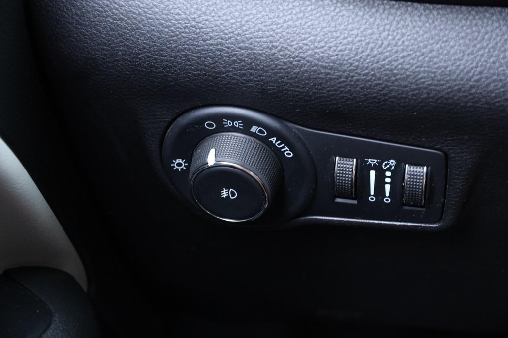 Jeep Compass Vehicle Image 21