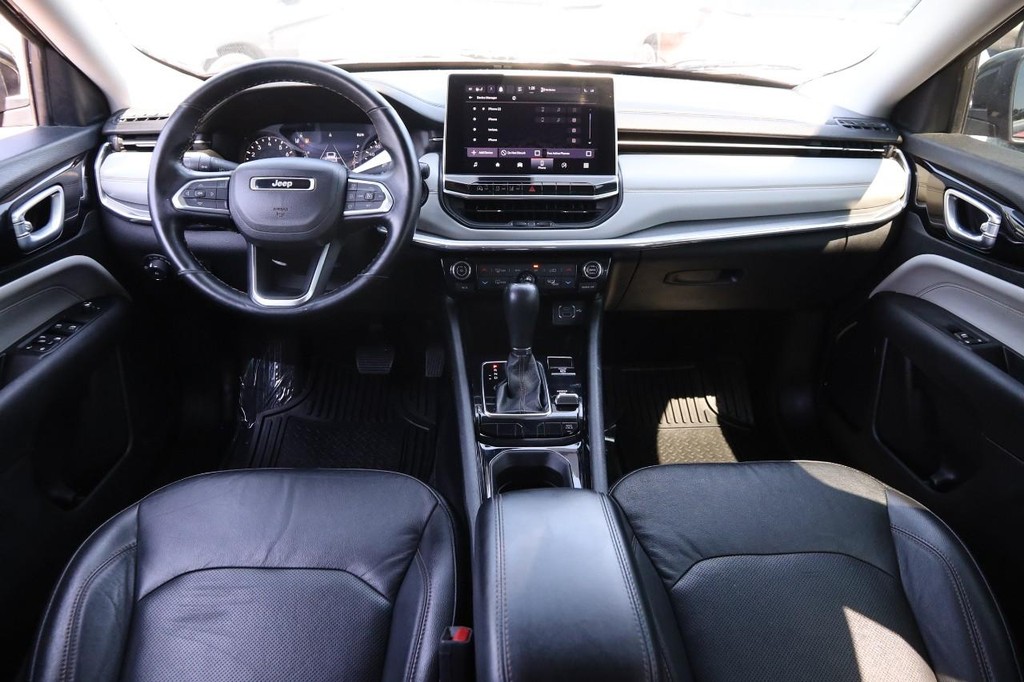Jeep Compass Vehicle Image 22