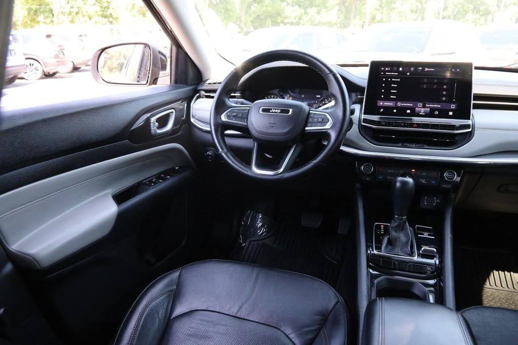 Jeep Compass Vehicle Image 23