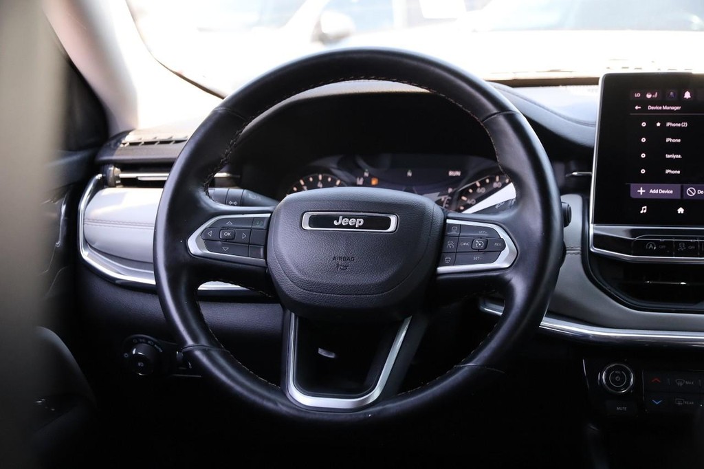 Jeep Compass Vehicle Image 24