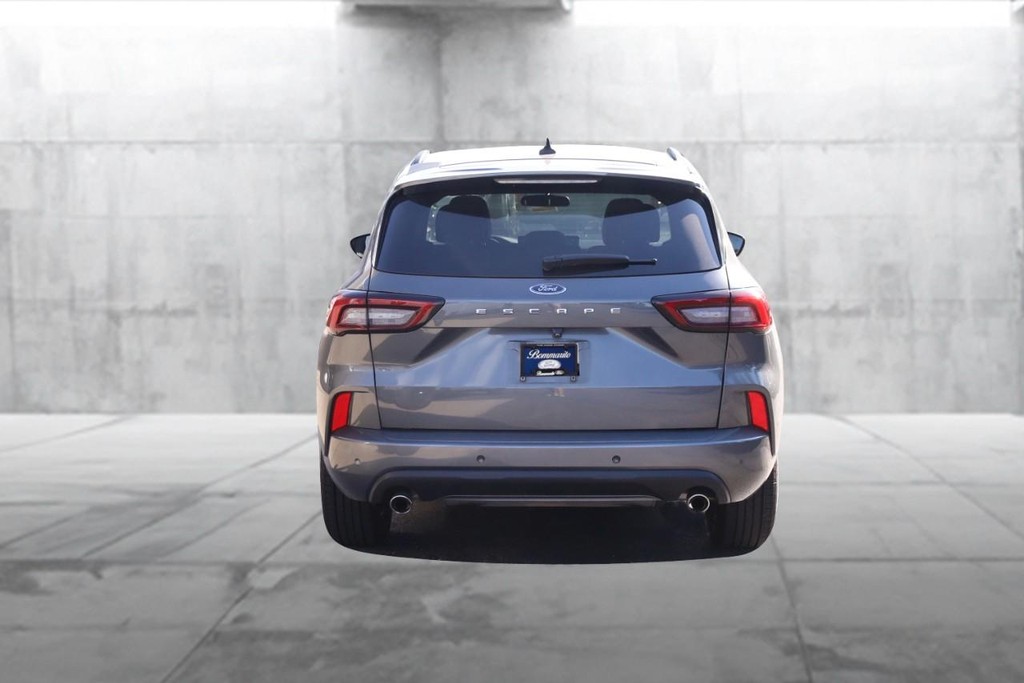 Ford Escape Vehicle Full-screen Gallery Image 06