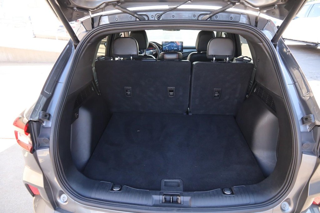 Ford Escape Vehicle Full-screen Gallery Image 07