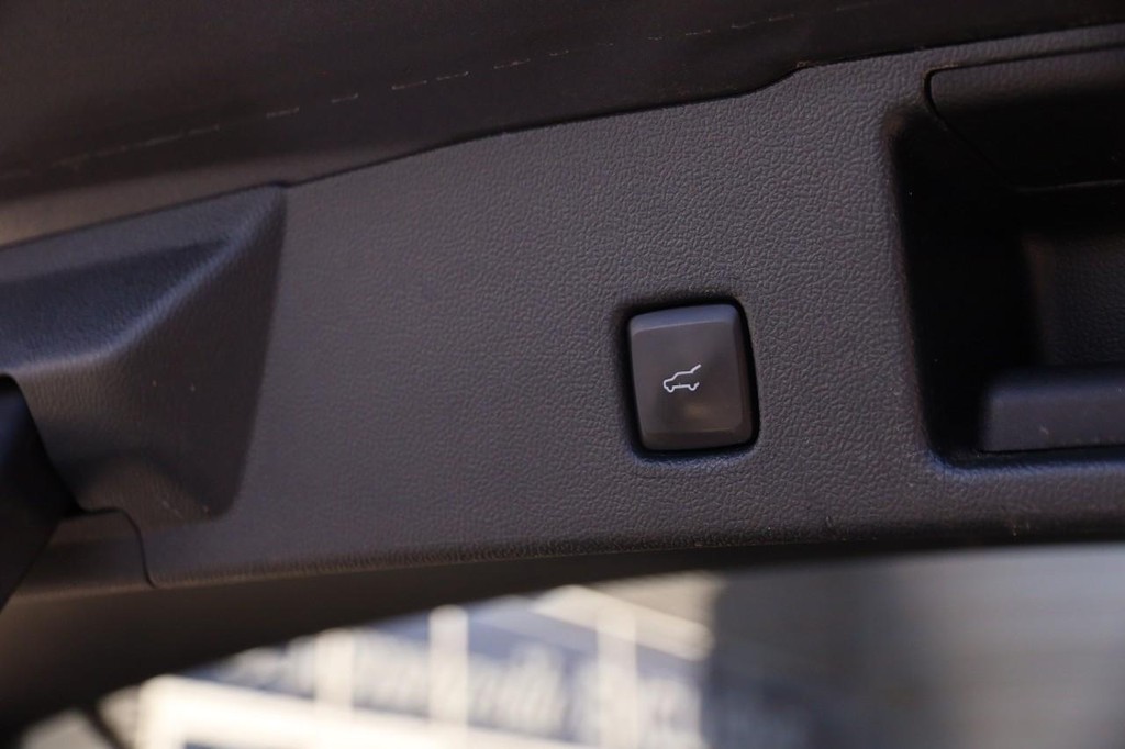 Ford Escape Vehicle Full-screen Gallery Image 08