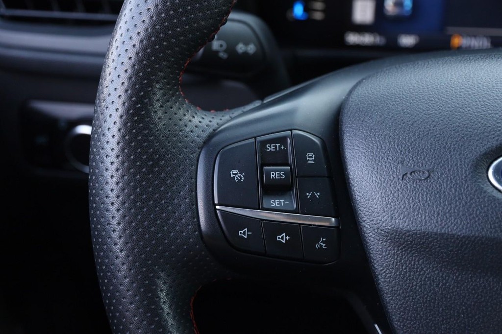 Ford Escape Vehicle Full-screen Gallery Image 12