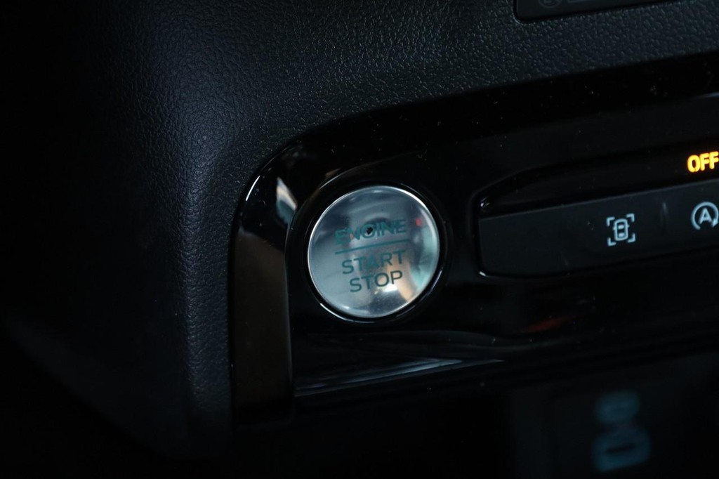 Ford Escape Vehicle Full-screen Gallery Image 15