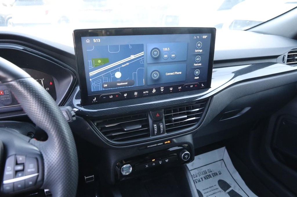 Ford Escape Vehicle Full-screen Gallery Image 16