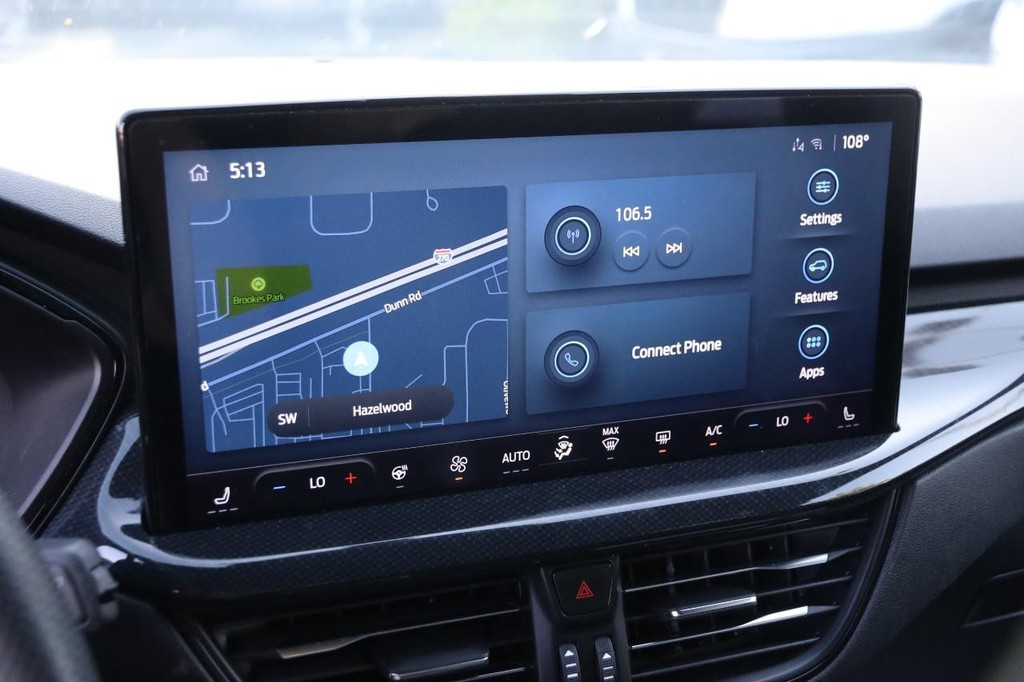 Ford Escape Vehicle Full-screen Gallery Image 17