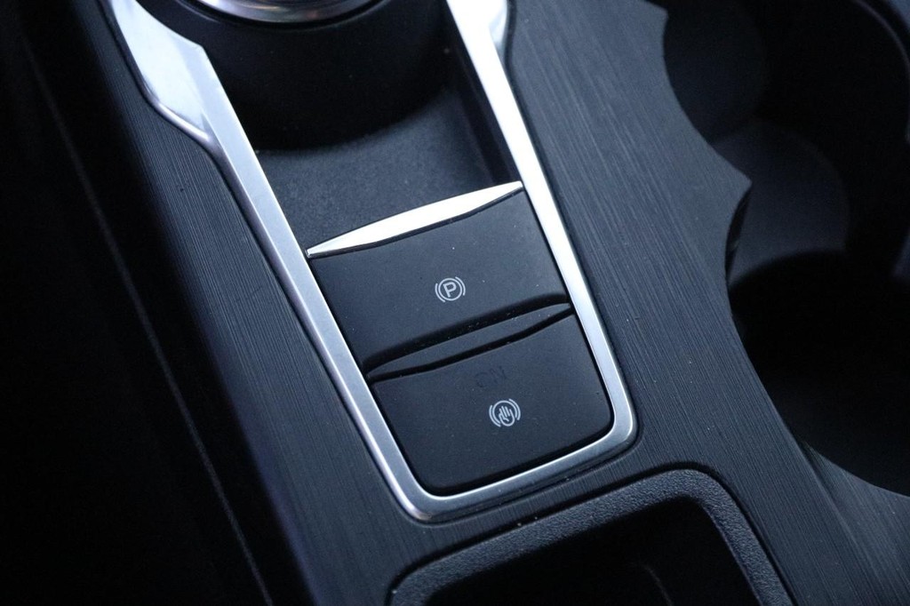 Ford Escape Vehicle Full-screen Gallery Image 20