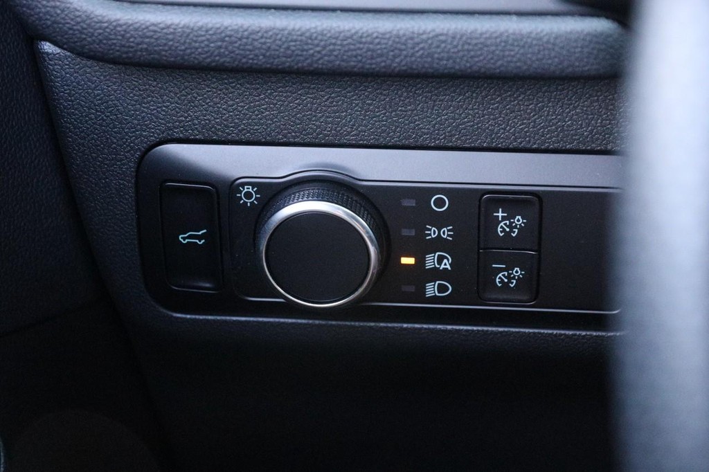 Ford Escape Vehicle Full-screen Gallery Image 21