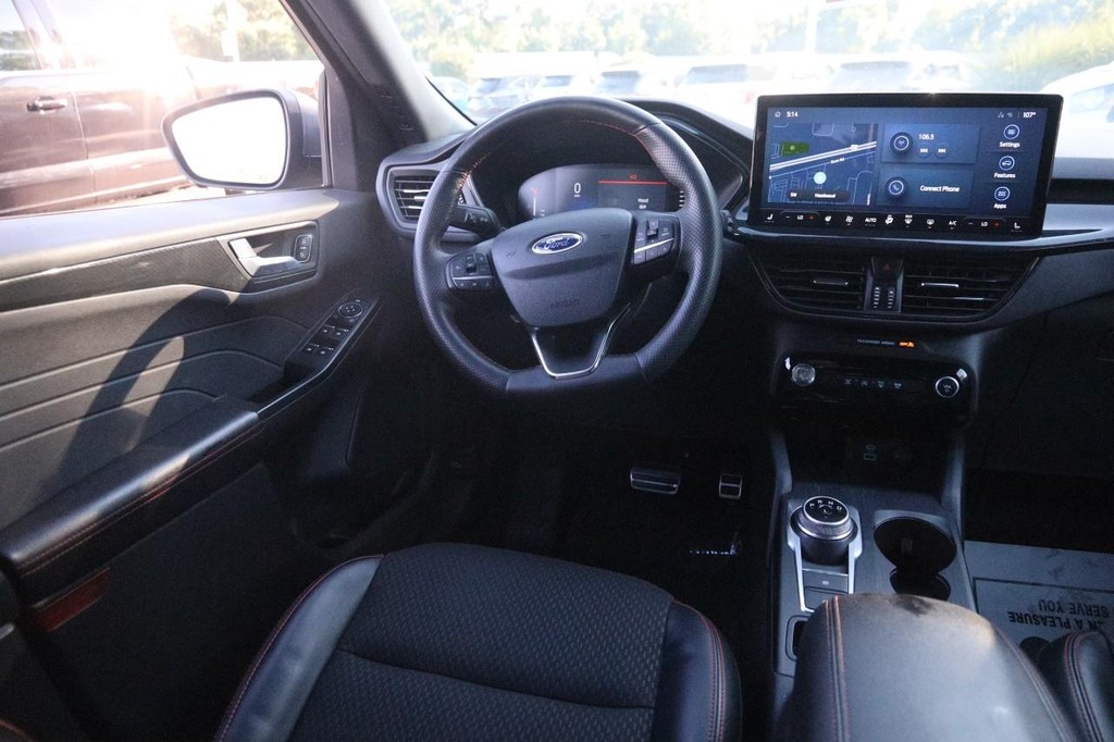 Ford Escape Vehicle Full-screen Gallery Image 23