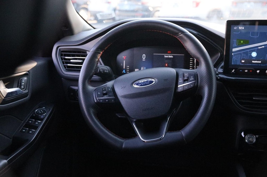 Ford Escape Vehicle Full-screen Gallery Image 24