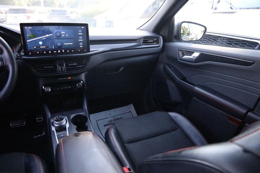 Ford Escape Vehicle Full-screen Gallery Image 26