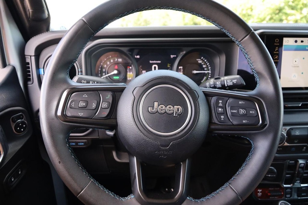 Jeep Wrangler 4xe Vehicle Full-screen Gallery Image 10
