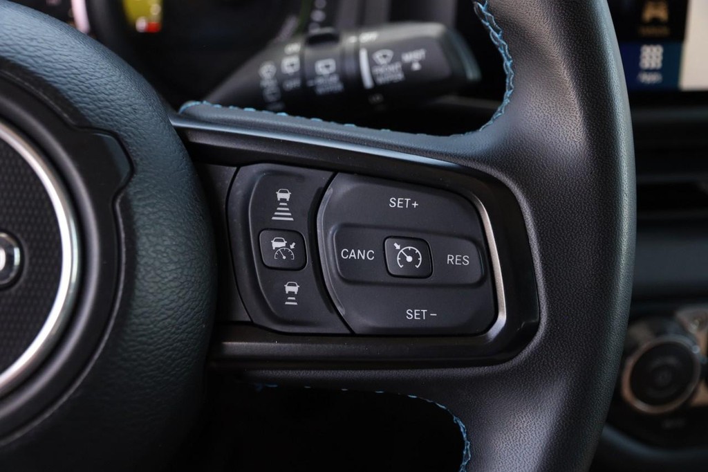 Jeep Wrangler 4xe Vehicle Full-screen Gallery Image 12
