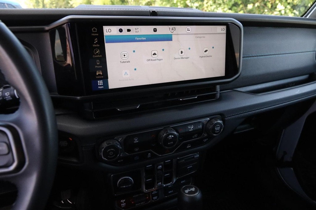 Jeep Wrangler 4xe Vehicle Full-screen Gallery Image 15