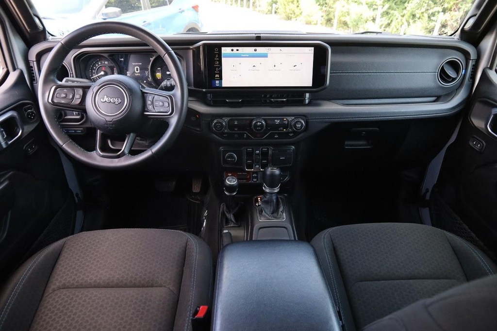 Jeep Wrangler 4xe Vehicle Full-screen Gallery Image 23