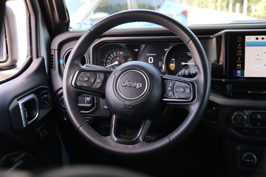 Jeep Wrangler 4xe Vehicle Full-screen Gallery Image 25