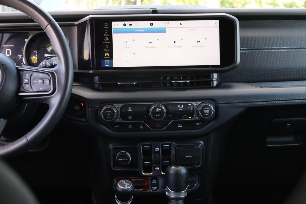 Jeep Wrangler 4xe Vehicle Full-screen Gallery Image 26