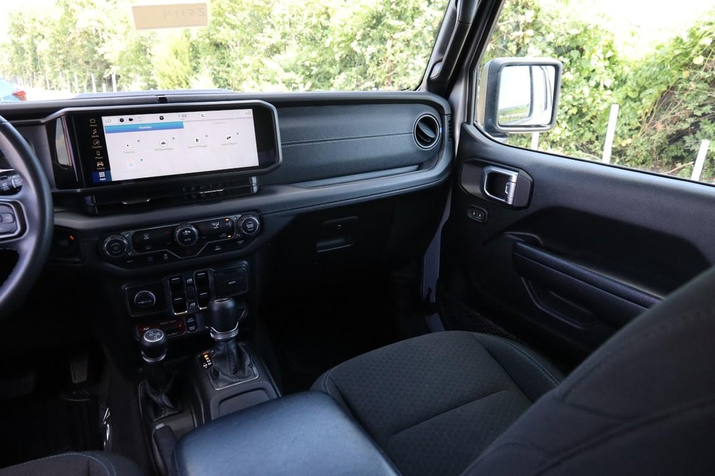 Jeep Wrangler 4xe Vehicle Full-screen Gallery Image 27