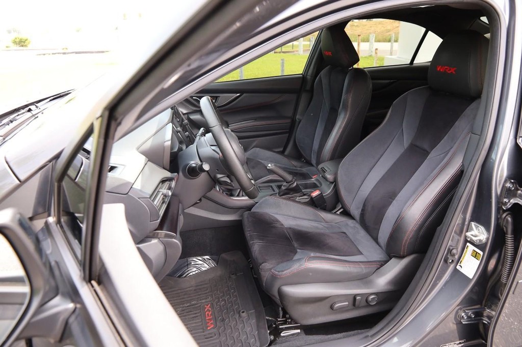 Subaru WRX Vehicle Full-screen Gallery Image 9