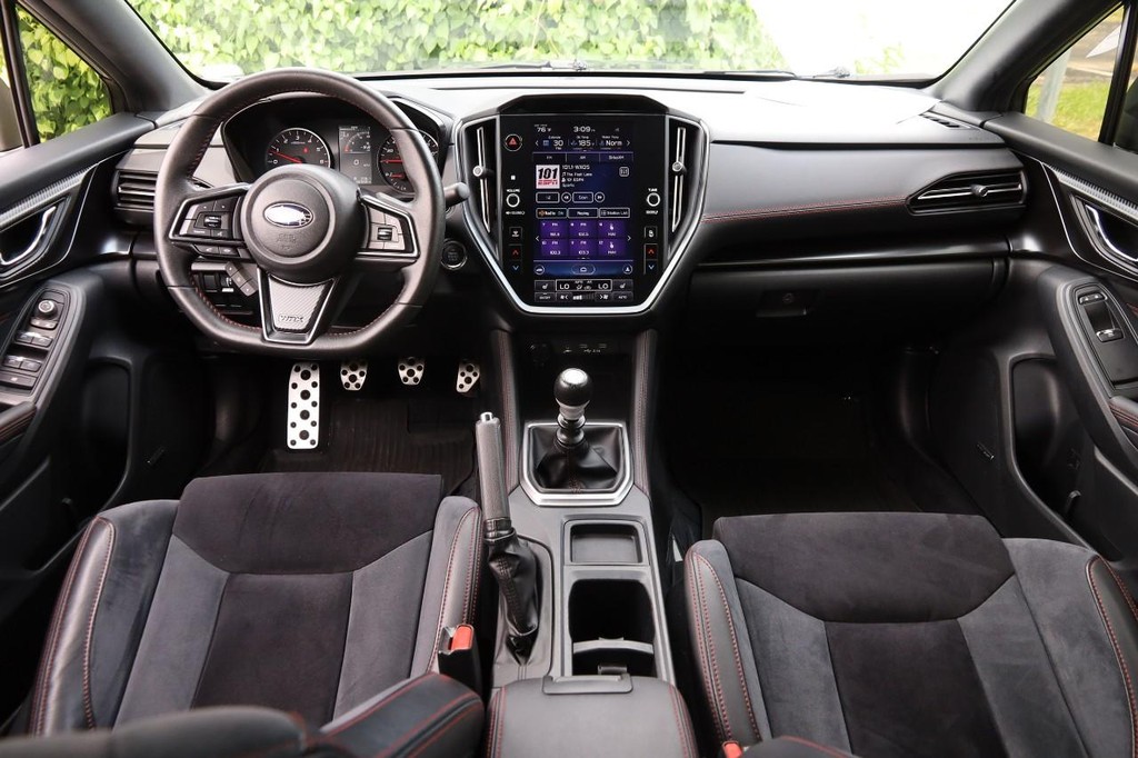 Subaru WRX Vehicle Full-screen Gallery Image 22