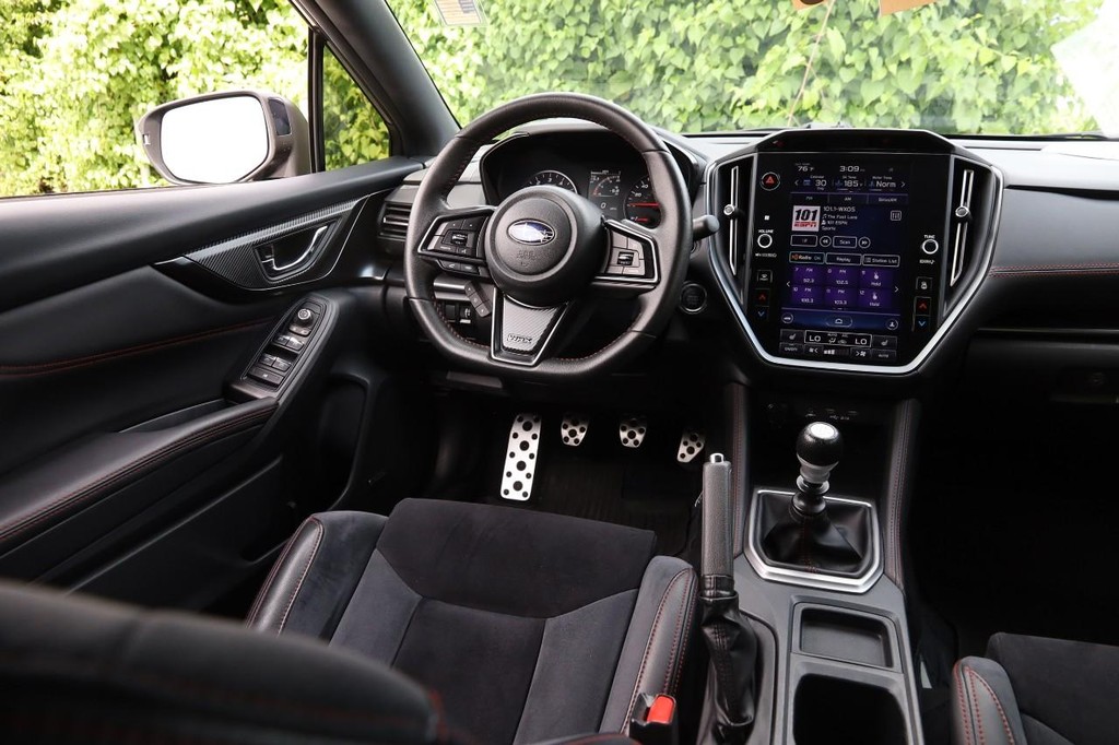 Subaru WRX Vehicle Full-screen Gallery Image 23