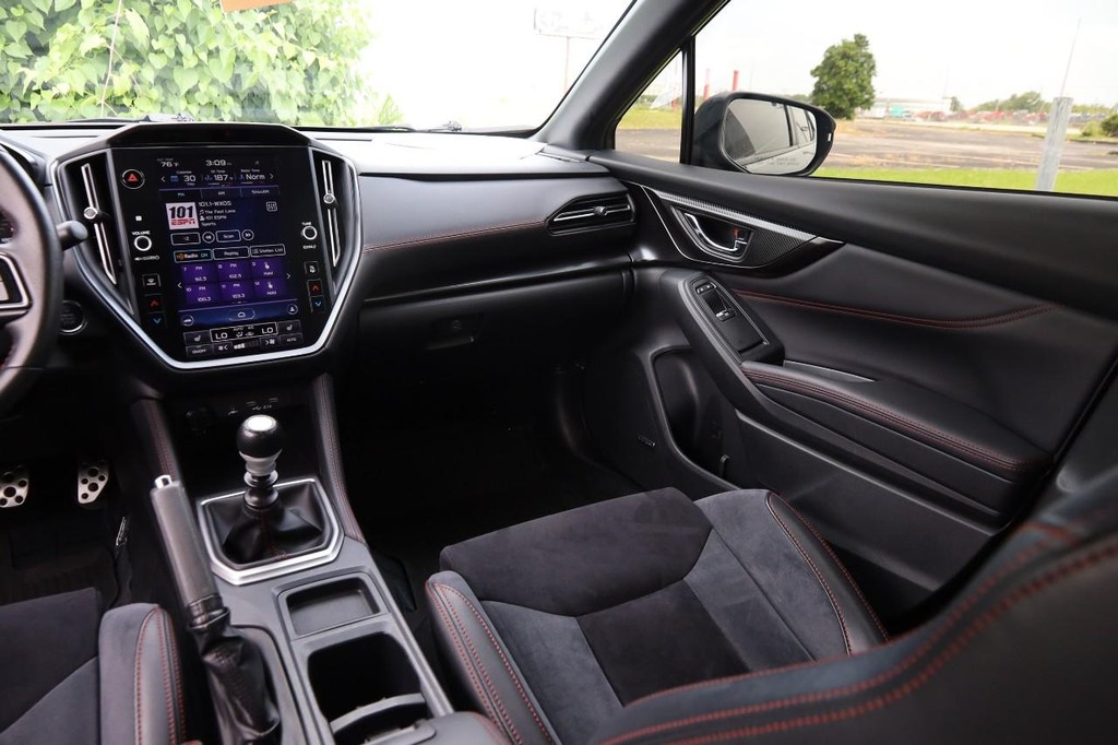 Subaru WRX Vehicle Full-screen Gallery Image 26