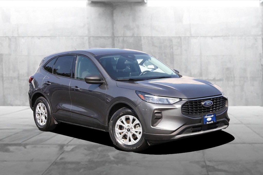 Ford Escape Vehicle Full-screen Gallery Image 02