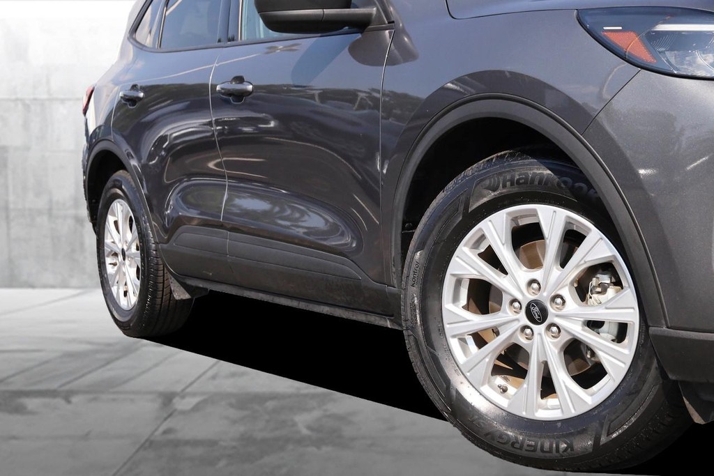 Ford Escape Vehicle Full-screen Gallery Image 03