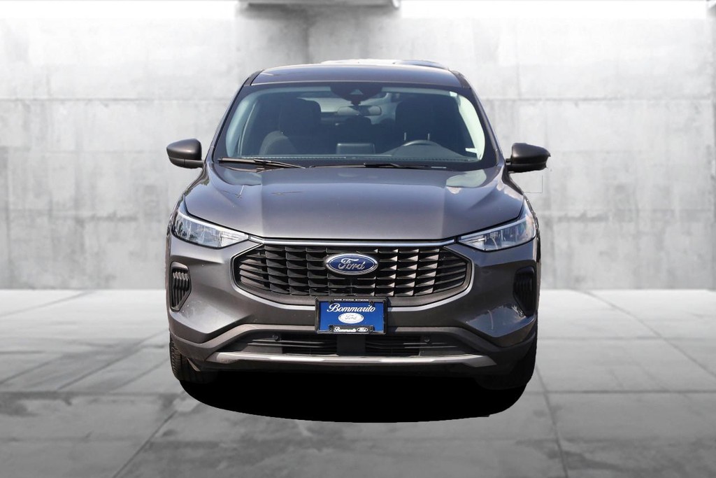 Ford Escape Vehicle Full-screen Gallery Image 04