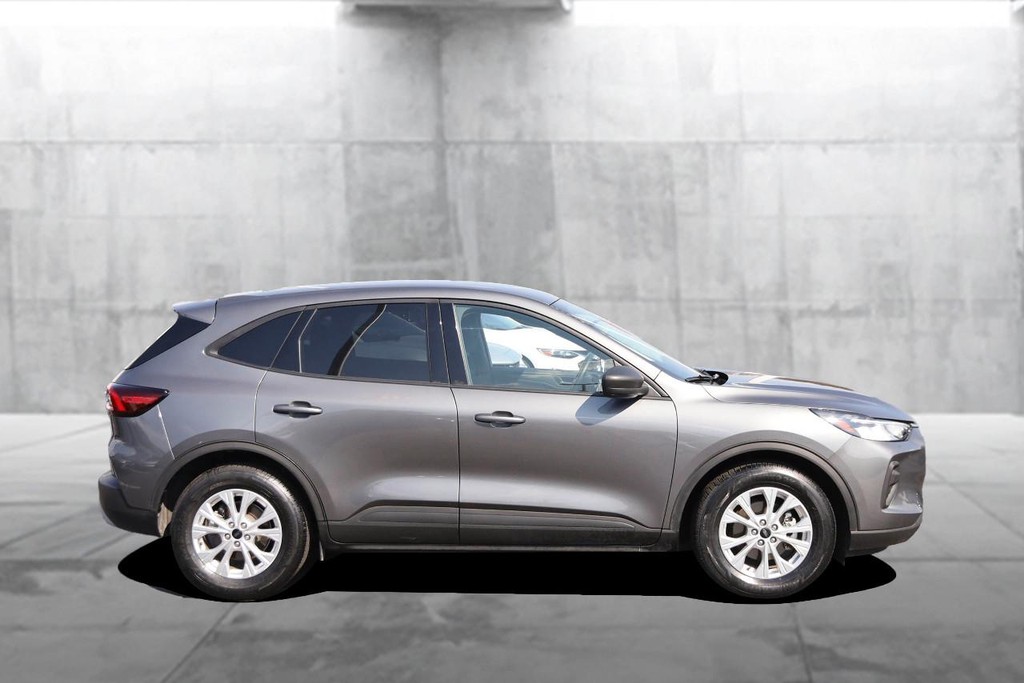 Ford Escape Vehicle Full-screen Gallery Image 05