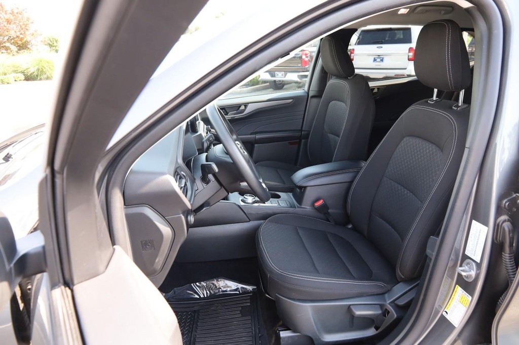 Ford Escape Vehicle Full-screen Gallery Image 07