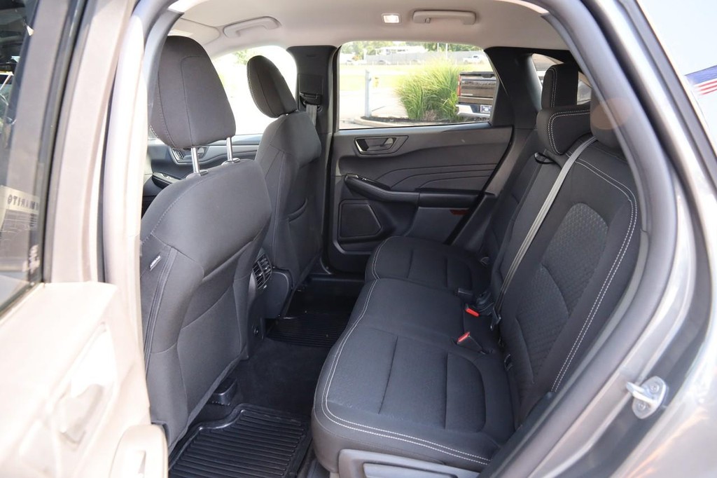 Ford Escape Vehicle Full-screen Gallery Image 08