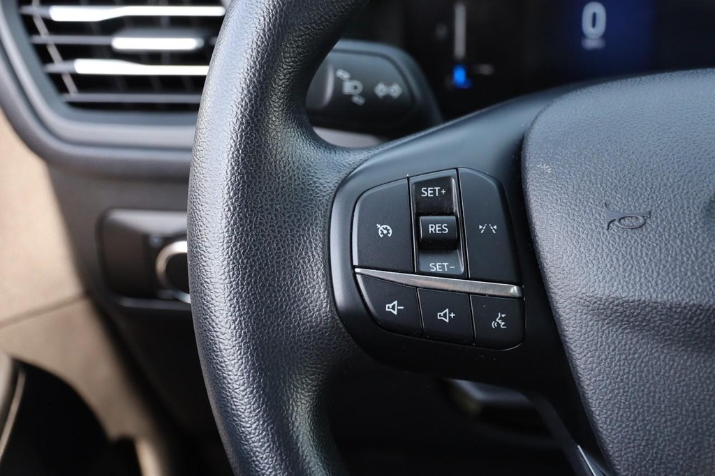 Ford Escape Vehicle Full-screen Gallery Image 10