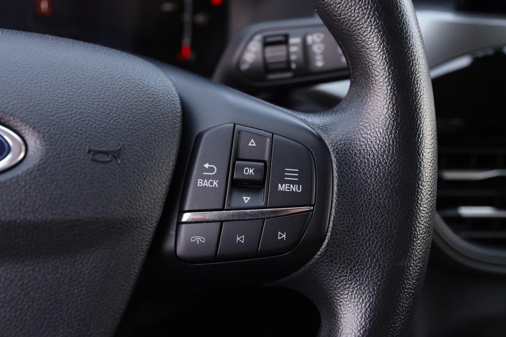 Ford Escape Vehicle Full-screen Gallery Image 11