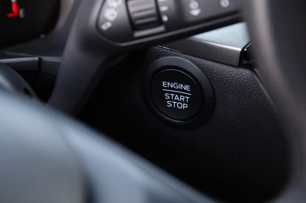 Ford Escape Vehicle Full-screen Gallery Image 13