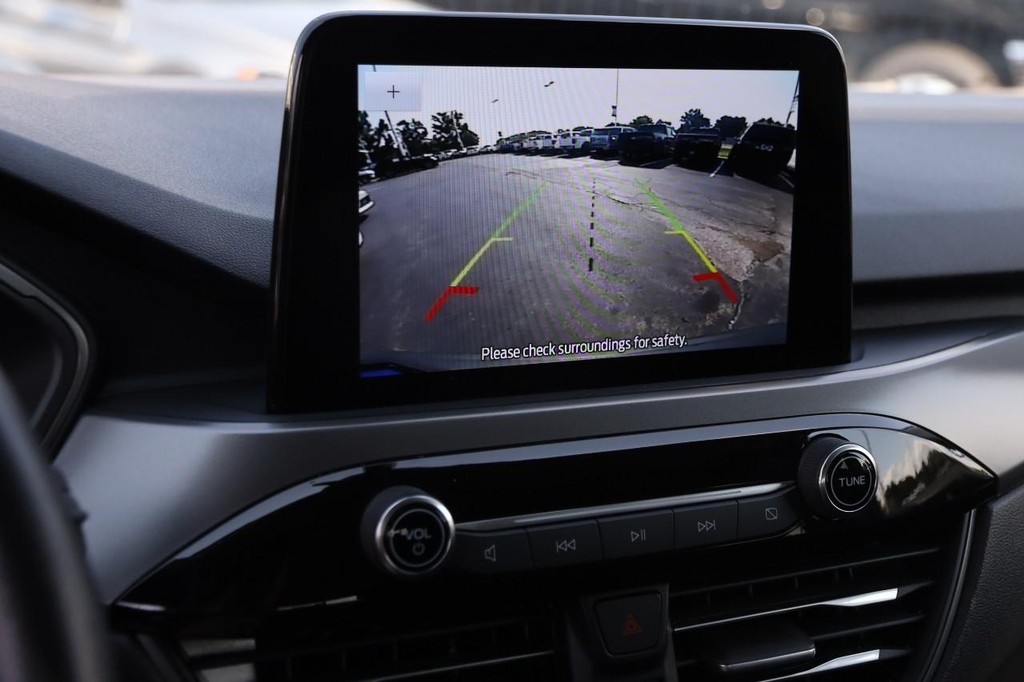 Ford Escape Vehicle Full-screen Gallery Image 16