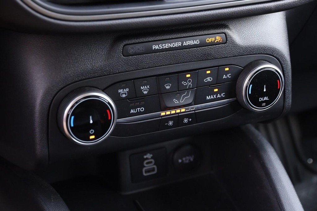 Ford Escape Vehicle Full-screen Gallery Image 17