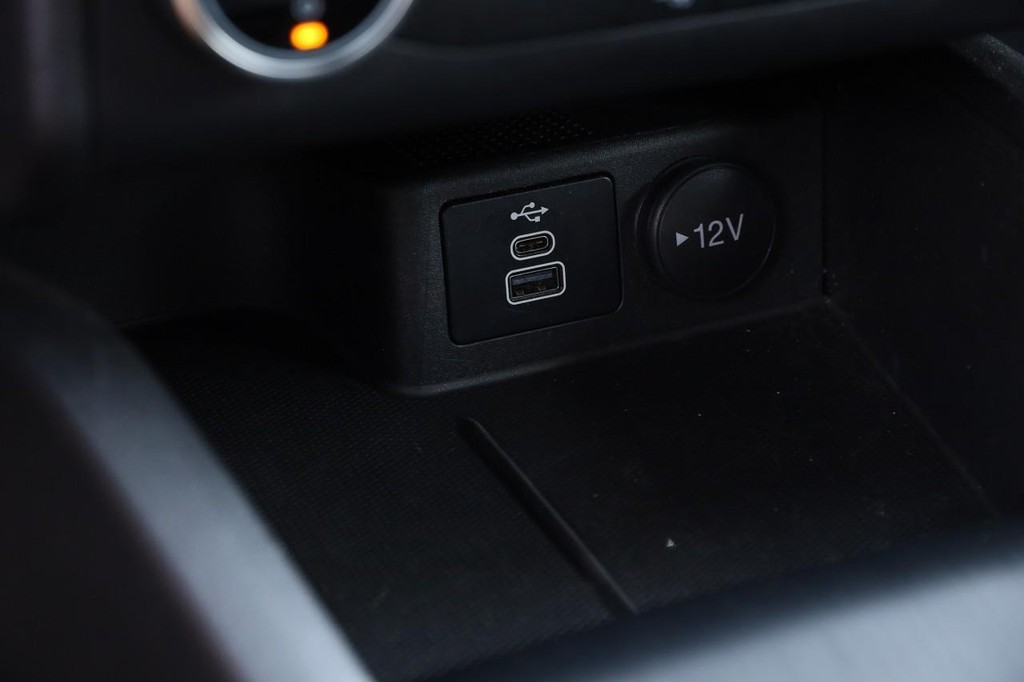 Ford Escape Vehicle Full-screen Gallery Image 19